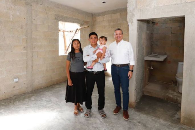 El Presidente Municipal Alejandro Ruz Castro, supervisa acciones de vivienda en la col. Emiliano Zapata Sur III
