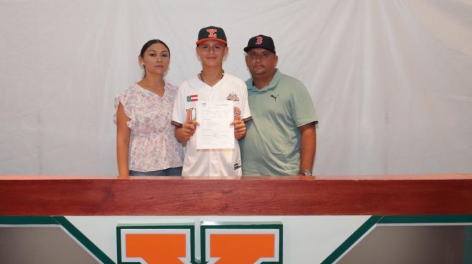 Joven de Cenotillo firma con los Leones de Yucatán 