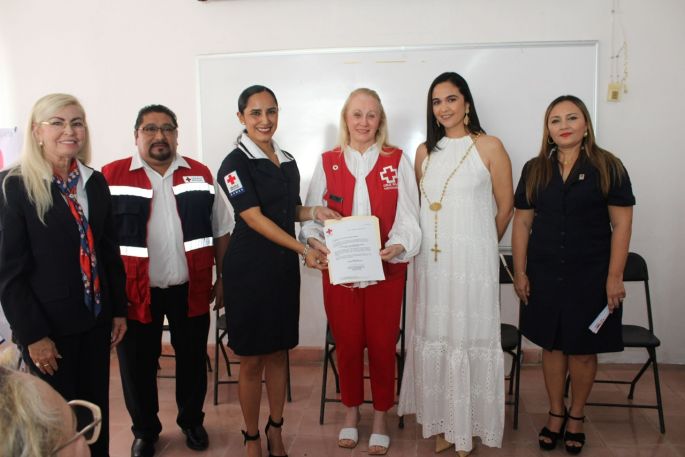 Designan a Esmeralda Esperón como nueva Coordinadora Local del Voluntariado de Damas de la Cruz Roja 