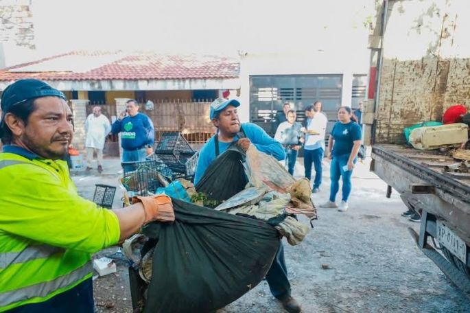 El Ayuntamiento de Mérida atiende acumulación de basura en Chenkú.