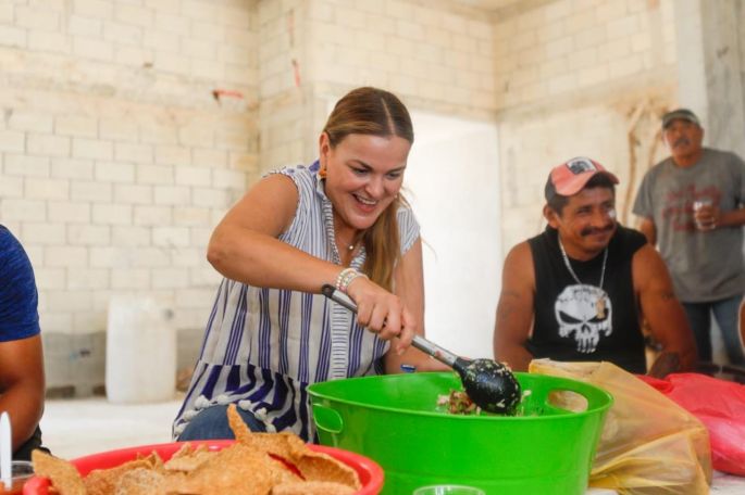 Reconoce Cecilia Patrón a alarifes en su día como constructores de una Mérida próspera y justa