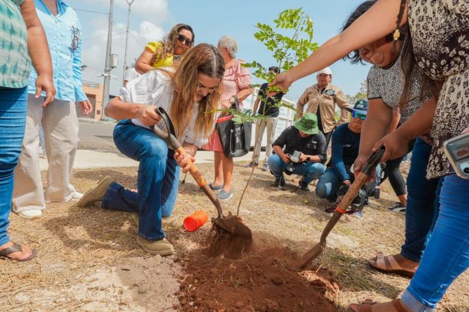 Beneficia Cecilia Patrón a más 3 mil 700 vecinos con mega operativo de limpieza en la colonia Villa Magna Sur