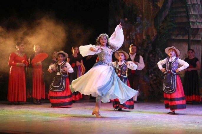 Más de 120 estudiantes brillan en el Teatro Armando Manzanero con “Cuenta la leyenda”