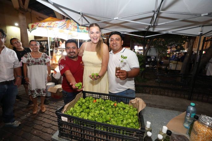 Impulsa y fortalece Cecilia Patrón el consumo local y regional con la Feria del Chile Habanero