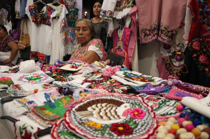 Con pasarela, jarana y artesanías, Yucatán honra al pueblo maya