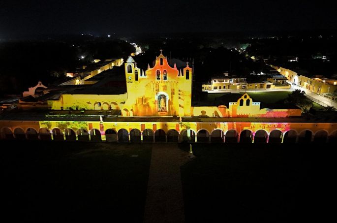 “Senderos de Luz”, videomapping que enaltece la grandeza de Izamal