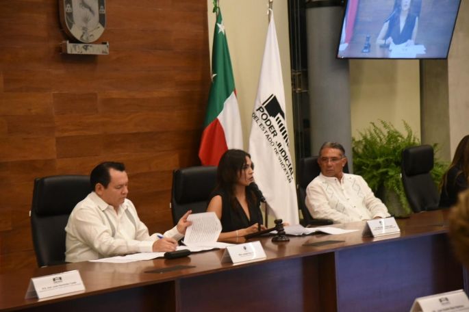 Díaz Mena propone que nadie en los tres poderes gane más que el gobernador