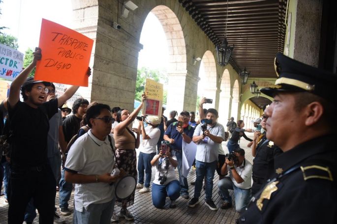 Estudiantes exigen un transporte digno y transparente en Yucatán