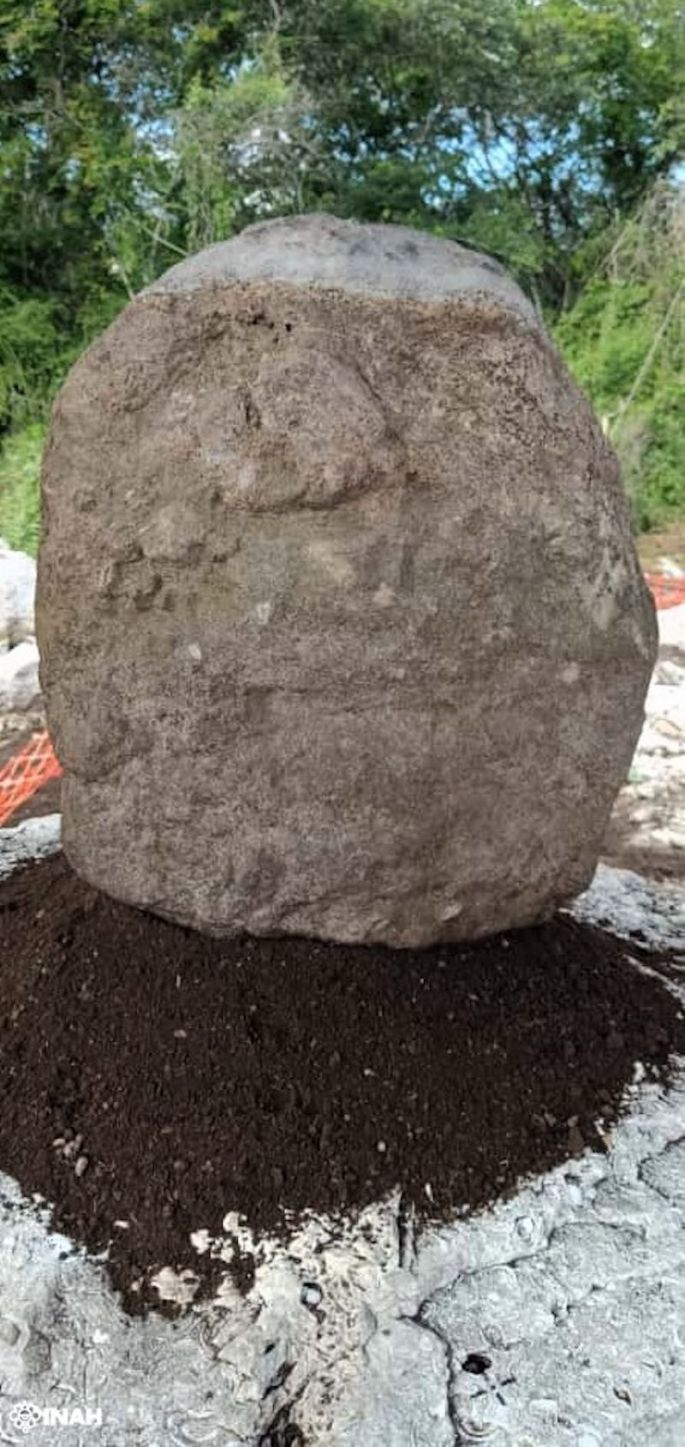 Descubren en Sierra Papacal, escultura maya con representación de un “señor anciano”