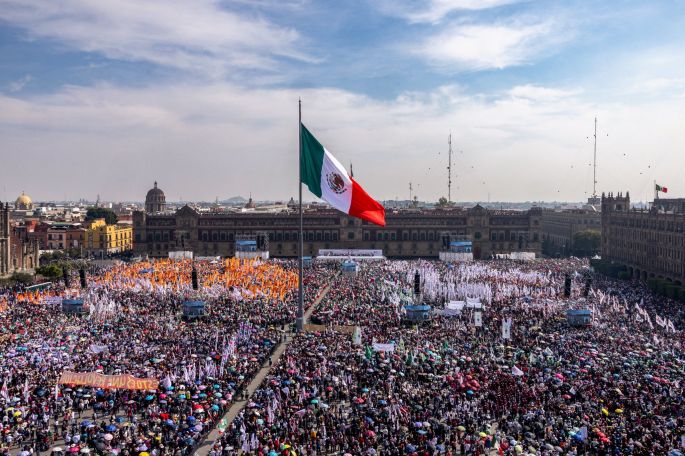 Las marchas, marchitas y concentraciones políticas, cortadas con la misma tijera