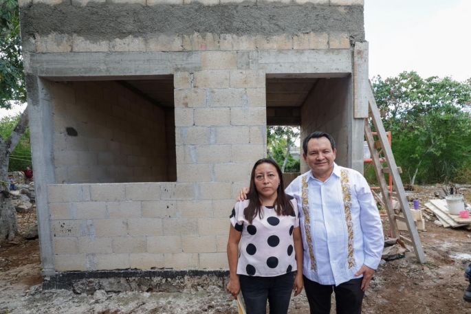 Gobernador Joaquín Díaz Mena entrega acciones de vivienda en Cuzamá