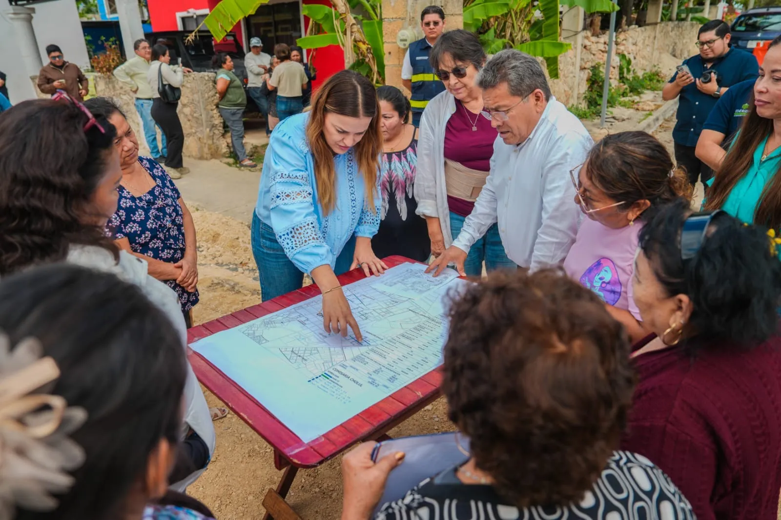 Cecilia Patrón interviene con mejoras en 34 calles en la comisaría de Cholul