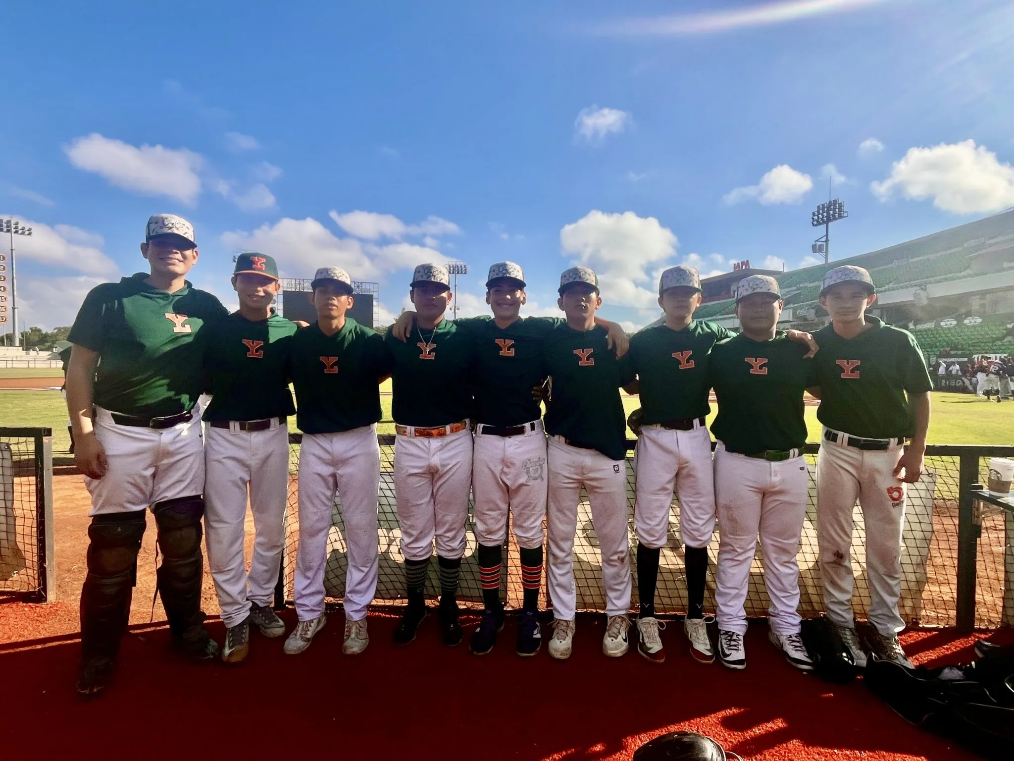 Jóvenes prospectos melenudos muestran su talento ante scouts de Grandes Ligas