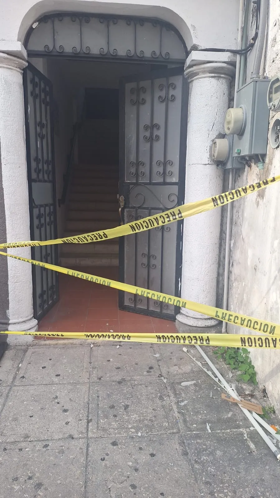 Irrumpen en oficinas del Ayuntamiento de Mérida; entraron por el techo y revolvieron todo