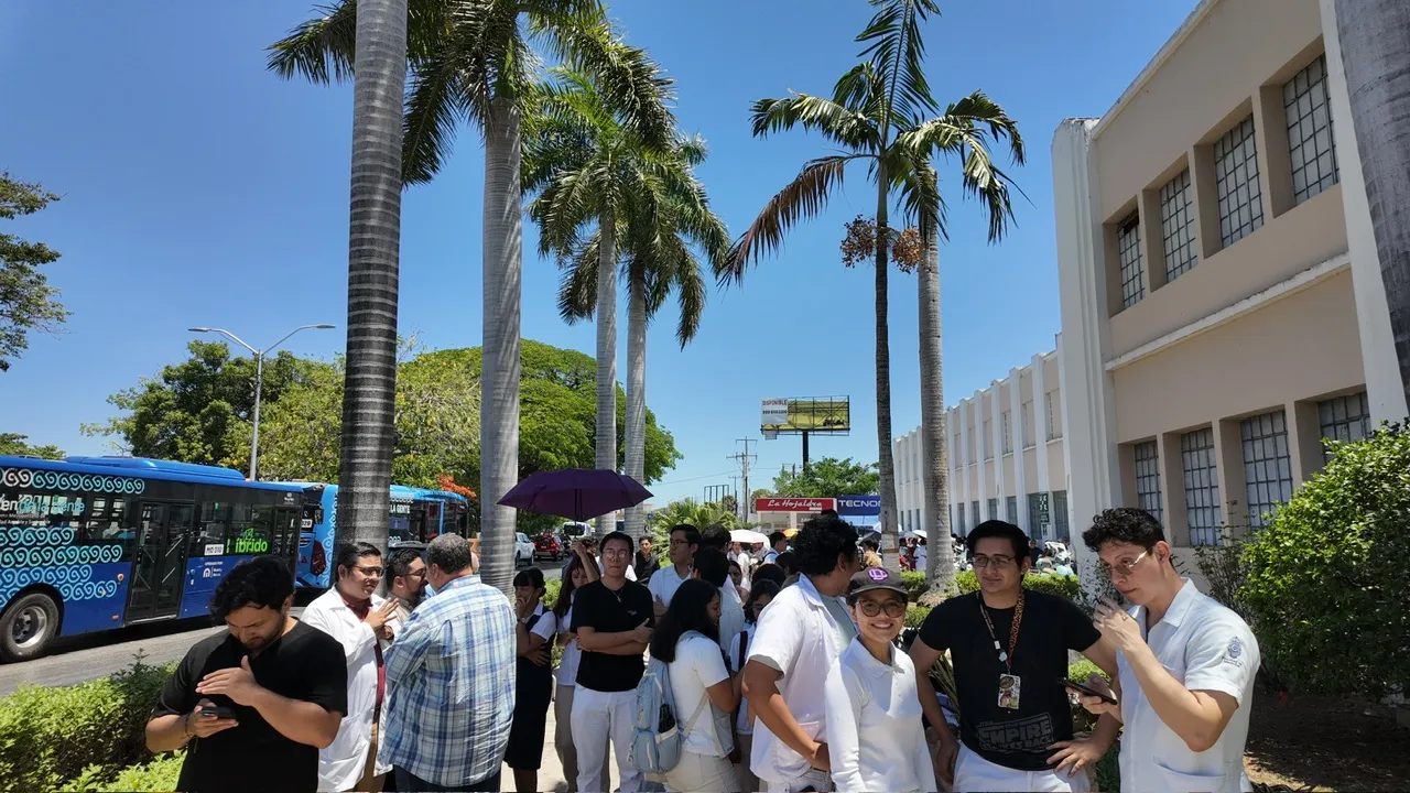 Más de 14 mil personas participaron en simulacro de Protección Civil de la UADY