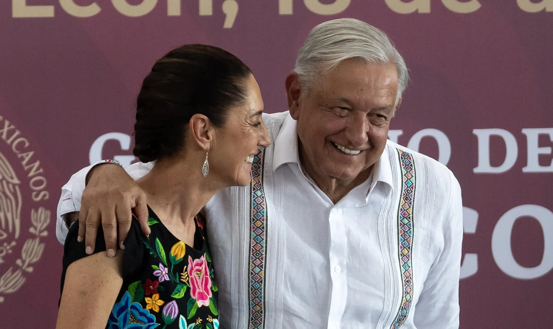 AMLO respalda a Claudia Sheinbaum y cuestiona el cambio de postura de Donald Trump